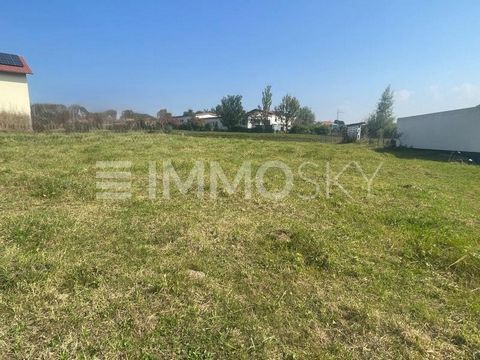 Maison jumelée, Maison unifamiliale, Garages, Jardin, Maison multifamiliale, Maison mitoyenne, Places de parking Tout est possible !! Opportunité unique : Terrain fantastique avec du potentiel ! Bienvenue dans une opportunité unique de réaliser la ma...