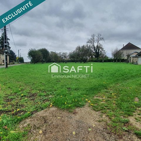 Beau terrain constructible plat d'environ 1680 m² avec verger