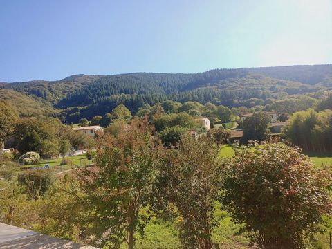 Lacabarède – Maison mitoyenne sur un niveau avec terrain et dépendances – À découvrir sans tarder