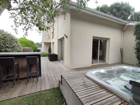 Charmante maison 5 pièces 150 m² - PESSAC (33600)