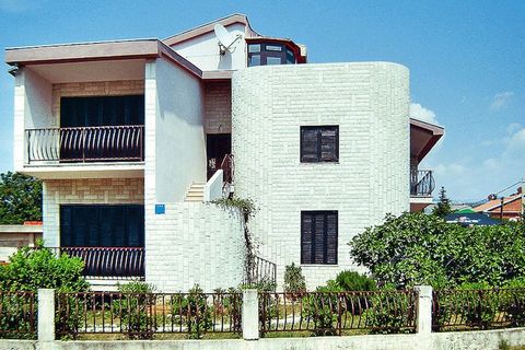 Four modern, bright holiday apartments with WiFi in a quiet residential area near the beach. All apartments have one or even two balconies. Here you can relax with a glass of wine after an eventful excursion or a day at the beach and end the day. If ...