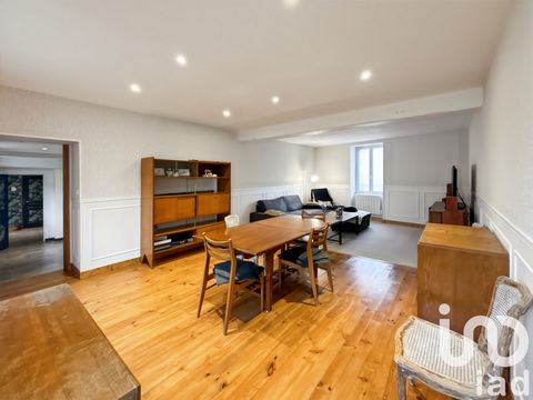 iad France - Lydie Bourse vous propose: Maison familiale avec dépendance et grange – Noisy-Rudignon Découvrez cette maison familiale de 186 m², située dans un environnement paisible à 8 minutes de la gare de Montereau, 15 minutes de Fontainebleau et ...