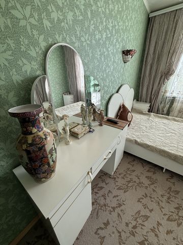 Арт. 118917230 br Ищете квартиру, где можно сразу начать жить с комфортом? Это она! br Предлагаем вам тёплую трёхкомнатную квартиру на среднем этаже. Здесь вас ждёт: ul li data-list= bullet span class= ql-ui contenteditable= false /span Простор для в...