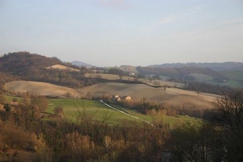 Buildings and a small chapel to renovate Property composed of several residential units and a small chapel forming a small village in a sunny and isolated position (neighbours are 500m away), with a panoramic view and 3km from Cabernardi, a fraction ...