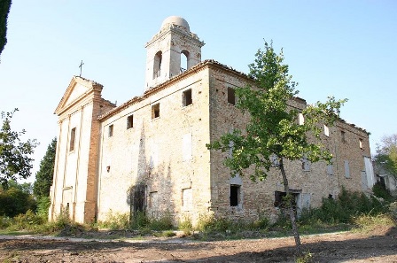 Abbey with country house to restore. Typical and old abbey to be completely restored, located in centuries old wood of maritime pines, boasting panoramic views over the sea and Rimini. The property consists of a house, a canonical house and in the ba...