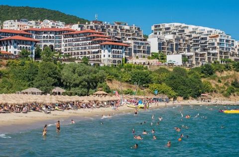 Möblierte Wohnung mit einem Schlafzimmer in ... Dolce 1 '. Geräumiges Apartment mit Terrasse und herrlichem Meerblick. Der Komplex befindet sich in der ersten Reihe, 2 Minuten vom Strand und 5 Minuten von Marina Dinevi entfernt, in einer ruhigen Gege...