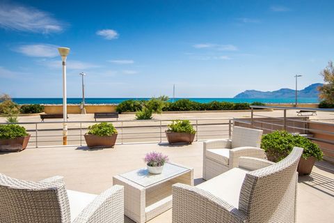 En un enclave maravilloso y tranquilo, esta impresionante casa frente al mar en Son Serra de Marina se convierte en el destino perfecto para las vacaciones de 8 personas. Tiene piscina interior, una fabulosa terraza delantera con preciosas vistas del...