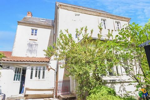 Placed centrally in the popular and large vibrant town of St-Yreix-la-Percheis this large stunning 'maison de bourgeoise' dating back to 1839. With 6 en-suite bedrooms and a top floor apartment, this property lends itself to a business with a home. A...