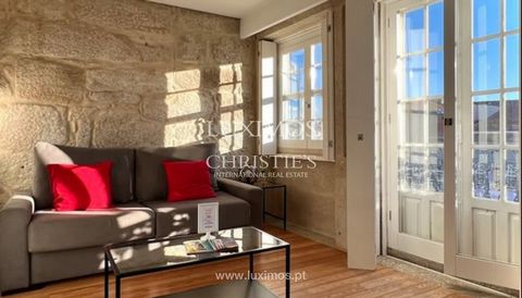 Apartment , for sale , inserted in a rehabilitated building with classic facade, in the historic center of Porto. The interior is distinguished by the sober lines and the nobility of the materials. Property , for sale, with a privileged view of the c...
