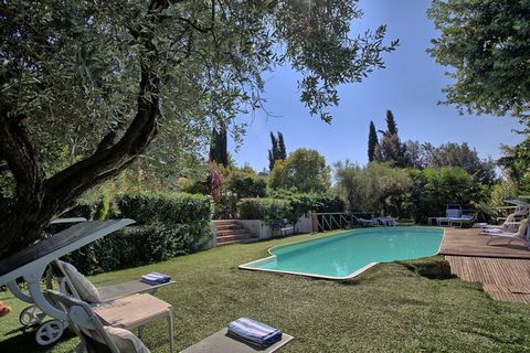 This spacious villa in the countryside, consisting of multiple guesthouses, with 1 bedroom and 4 en suites is blessed with scintillating beauty all around and can host a family or group of 10 guests. There is a shared swimming pool for beating the he...