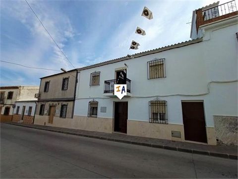 This furnished, spacious property is located in Llano del Espinar, a village of 500 inhabitants close to Castro Del Rio in the province of Cordoba, Andalucia, Spain. The 5 bedroom, 2 bathroom property is on a plot of 131m2 and has 218m2 build on 2 fl...