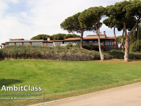 Para Equipamientos, 25km. from Barcelona. Restaurant-Hotel-Educational. In Cabrera de Mar, in the emblematic area of Santa Helena d'Agell, in a privileged environment. We have a plot with an area of 16,676 m² of land and with 2 buildings on the groun...