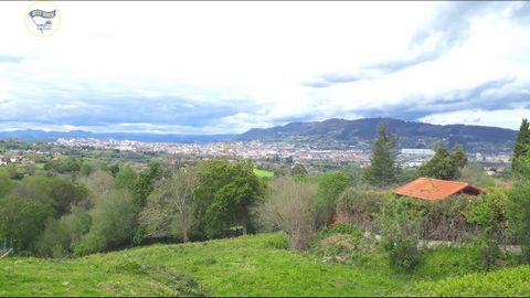 presenteert deze fantastische bouwgrond, in het gebied van Limanes, in Oviedo, met name in Faro, .~~ Het is een boerderij van 3.400 vierkante meter op het zuiden en een prachtig uitzicht op de Sierra del Aramo, Monte Naranco en de stad Oviedo, ideaal...