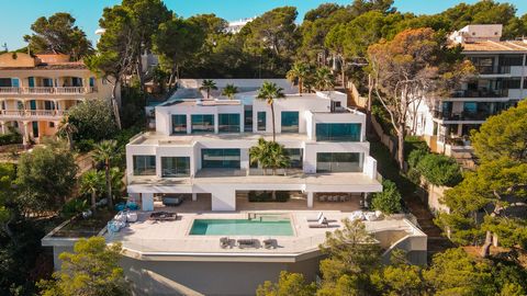 This impressive front line villa with over 655 m2 constructed area is located in a sought after location in Cala Vinyas, in the southwest of Mallorca. The representative property is spread over three floors, all of which are connected by a lift and s...