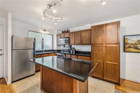 FULLY REMODELED 2 BEDROOM, 1 BATH UNIT IDEALLY LOCATED NEAR FREEWAY ACCESS, INFINITE BLACK GRANITE COUNTER TOPS, HARDWOOD BAMBOO FLOORS, AND GORGEOUS FULLY FINISHED BATHROOM. BUILDING HAS DONE THEIR PLUMBING RETROFITTING ALREADY AND JUST RECENTLY RE-...