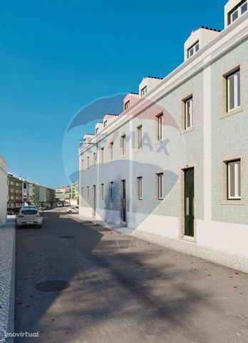 Building for sale at 1 000 000 €. New building for sale, with 3 totally new autonomous fractions: - T2 with 70 m2, with pool and garden of 118 m2 - T2 Duplex with 61 m2 - T1 with 41 m2 The construction of the building only kept the tiles of the façad...