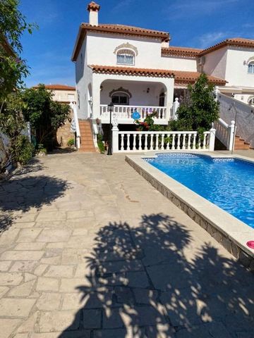 Semi-detached house for sale but it is almost like detached in the center of Miami Playa, close to all amenities.~The house is built on two floors, with a huge garage for 2-3 cars, plot of 900m, private pool and large garden.~It has 5 bedrooms, kitch...