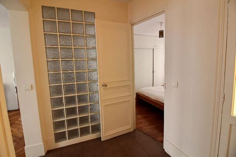 MOBILITY LEASE ONLY: In order to be eligible to rent this apartment you will need to be coming to Paris for work, a work-related mission, or as a student. This lease is not suitable for holidays. Apartment: With its marble fireplace, moldings, alcove...