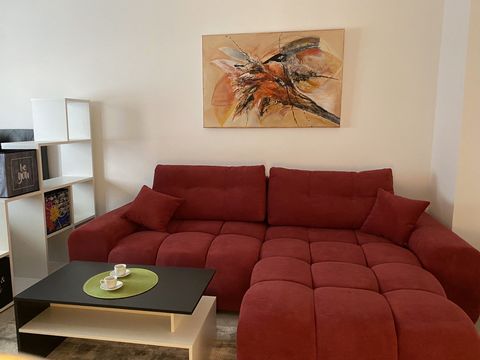 This newly renovated cosy 1-room apartment is located in the popular district of Maxfeld within walking distance of the Nuremberg Old Town and the city park. As the underground station 