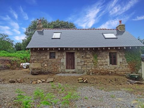 This stone property would make a lovely permanent residence or a holiday home situated near the town of Le saint in the department of Morbihan. This cute cottage has had some renovations started by the current owners, work has been started on boardin...