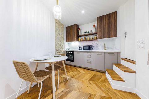 Explore this fully renovated 28m² apartment in Paris's 3rd arrondissement, offering a comfortable and functional living space for one or two guests. The apartment includes a cozy sofa bed in the living area, a well-equipped kitchen, high-speed WiFi, ...