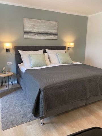 This flat features 2 bedrooms, a private entrance, a seating area and 1 bathroom with a walk-in shower and a hairdryer. You can prepare your own meals in the kitchen, which has a hob, fridge, dishwasher and kitchen utensils. This flat has a washing m...