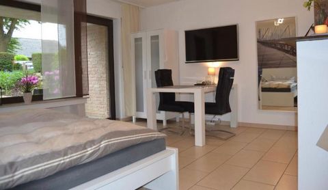 Our apartment is located in Mönchengladbach. In the district of Schelsen. In close proximity to the Rhein-Kreis-Neuss. Thanks to a good motorway connection, Düsselldorf is also only 25 minutes away. The 1-room apartment is in the basement with a larg...