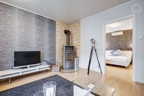 The newly renovated 62m² apartment is located 5 km east of Frankfurt in the most beautiful part of Maintal. The apartment is very quietly located in a residential street, a few steps from the historic old town with a few bars. You are offered a fully...