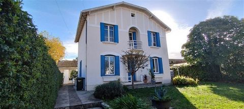 Summary A beautiful town house In the very recognizable bourgeois style with a large outbuilding formerly used as a printing workshop of approximately 100 m², Location Proximity to the amenities of the town in terms of services, shops and leisure. In...
