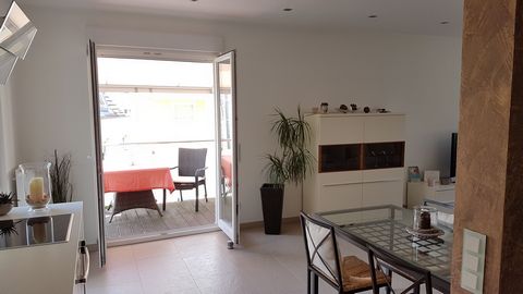 The beautiful, bright apartment with luxury elements is equipped with high standards and also offers an outdoor parking space. The spacious open living-dining area with kitchen and attached balcony invites you to linger. The two other rooms are the s...