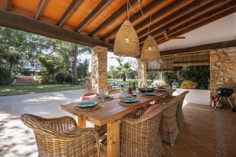 Beautiful recently totally renovated finca with private pool in Denia, on the Costa Blanca, Spain for 8 persons. The holiday villa is situated in a residential area and 4 km from the beach of Las Marinas, Denia. The villa has 4 bedrooms and 3 bathroo...