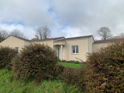 Vendée, (85410) La Caillere saint Hilaire, for sale single-storey house about 155m² comprising 8 living rooms, on a plot of about 5,500m² including 2500m² of wood, 297,000 euros charge seller Located close to shops, Romain Tirbois ... ... invites you...