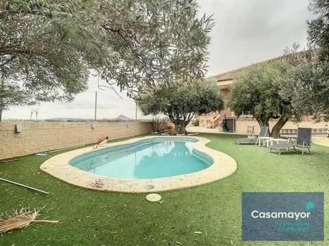 We have this exclusive villa for sale in the Los Girasoles area, it has a living-dining room with a wood-burning stove, a large equipped kitchen, with a pantry and a laundry area, five bedrooms with a dressing room, three full bathrooms, a swimming p...