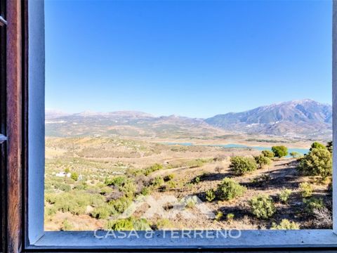 Great investment opportunity. The property is located in one of the most beautiful countryside areas of Andalusia, right next to the Viñuela's lake and close to the Natural Park Sierra Tejada-Almijara in the Axarquia, surrounded by the white villages...