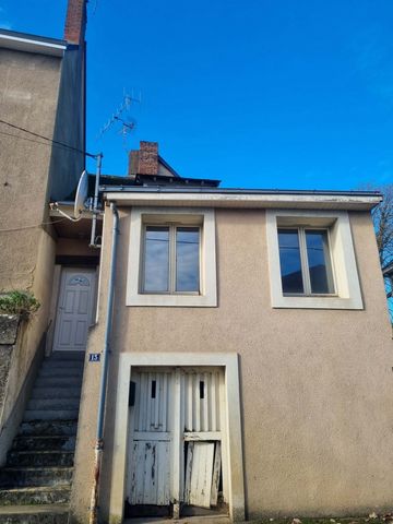 Centre of SAINT-CALAIS, a stone's throw from all amenities. Ideal for a rental investment or for a first purchase. Pretty atypical house, without land comprising: A kitchen open to the living room, a bedroom, a bathroom and a toilet. A storage room a...
