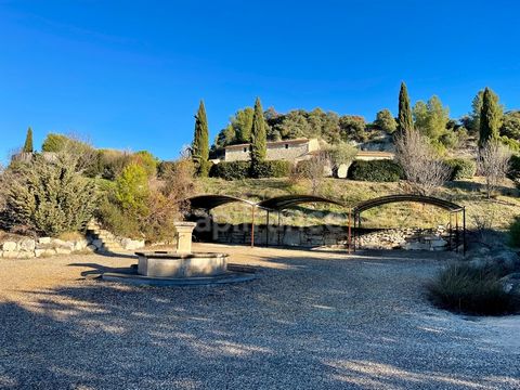 Dpt Vaucluse (84), à vendre SAINT SATURNIN LES APT Maison en pierre P7 Piscine, vue LUBERON, terrain paysagé