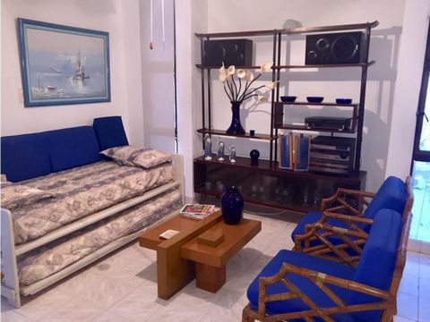 Fully furnished apartment for sale in Rodadero, located just 3 blocks from the beach, very close to chain stores, banks, taxi area, supermarkets in the commercial area. It consists of 2 bedrooms, 3 bathrooms, living room - dining room, kitchen, balco...