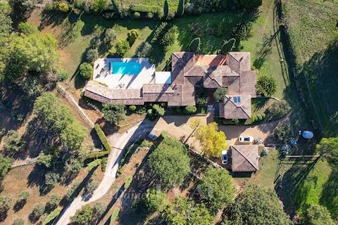 This beautiful property set in about 2 hectares is located near Salernes and renowned Cotignac village in the heart of the Provence verte area one hour from Aix en Provence, 30 minutes from the Verdon Gorges and 1h30 from Nice airport. Recently renov...