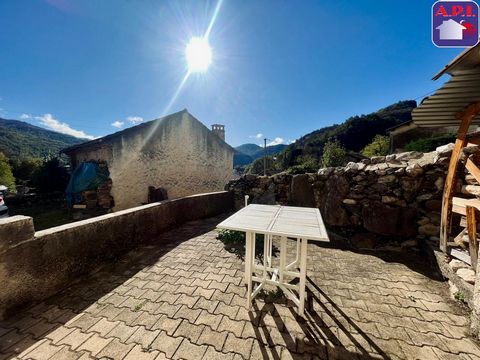 ANCIENT CHARM! Charming T3 house to refresh, located in a quiet village near the RN20 between Tarascon/Ariege and Foix. This house has a terrace and two parking spaces on the south side. It is composed of a living room and a bathroom on the ground fl...