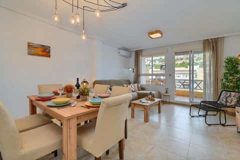 Apartamento confortable en Jávea, Costa Blanca, España para 6 personas. El apartamento de vacaciones está situado en una zona de playa y urbana, cerca de restaurantes y bares, tiendas y supermercados, a 100 m de la playa de Playa de la Grava, Javea y...