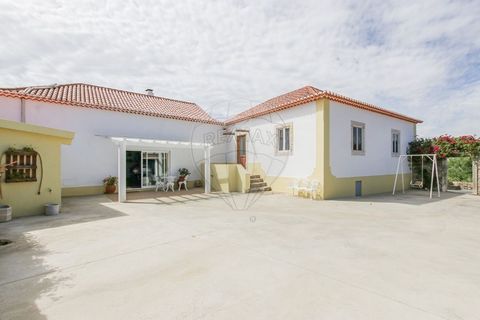 Description Live in the countryside, close to the city, in a 4 bedroom villa full of charm and history. This wonderful 4 bedroom villa of 300m², in Dois Portos, near Sobral Monte Agraço, Torres Vedras, has a suite, 2 bedrooms and an office, with all ...