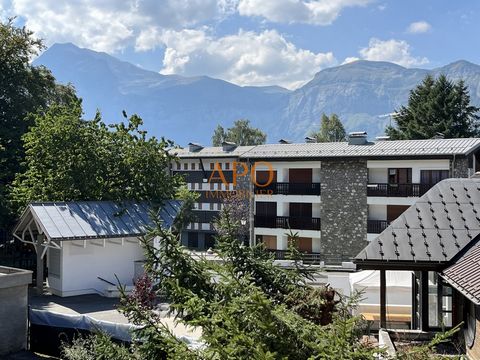 APO IMMOBILIER offers you in exclusivity this charming apartment, in Les Carroz d'Araches (74 300), in the heart of the Grand Massif, 45 minutes from Geneva and Annecy and 2 hours from Lyon... In the center of Les Carroz but quiet, on the 1st floor w...