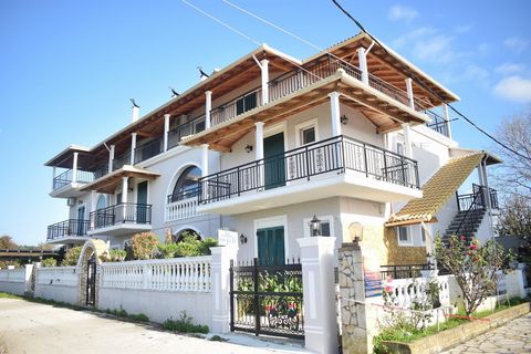 Beskrivning: __________ En exceptionell möjlighet presenterar sig med detta fantastiska lägenhetskomplex, beläget i det eftertraktade området Agios Georgios, beläget på den södra delen av ön. Detta komplex i flera nivåer, som sträcker sig över en rym...
