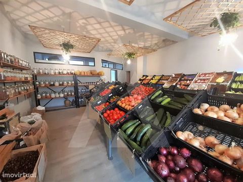 Fruit shop for Trespasse, located in the central area of Força, Aveiro! Excellent business opportunity. Inserted in a residential area, close to commerce and services, with a large storefront and with already loyal customers. This deal includes: - Al...