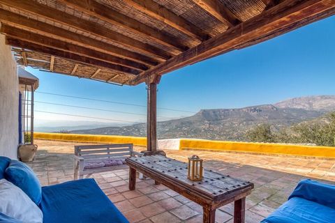 Why stay here This pet-friendly cottage is an Old Andalusian farmhouse in Alcaucin is the perfect abode for a family with your family and or a small group. Staying here, splash in the private swimming pool to beat the heat and curl up on the terrace ...