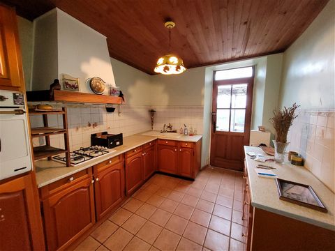 We offer you in the heart of the village of Bellecombe-Tarendol (26), a 108m2 stone house with its terrace and garage. It consists of a dining room with its separate kitchen giving access to a terrace, 2 bedrooms, 2 bathrooms and an office. 26m2 of g...