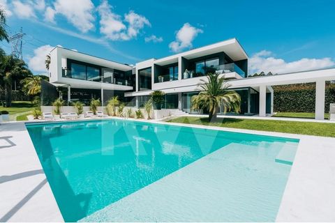 Welcome to this exuberant 5 bedroom villa of contemporary architecture, located in Oliveira de Azeméis in a calm and tranquilizing environment, where luxury and harmony with nature are united to create a truly unique living experience. With a private...