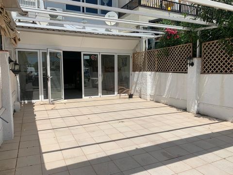 Restaurant in the Port Grec sector with an outdoor terrace In the Port Grec sector, overlooking the canal, is this restaurant with an equipped kitchen. The interior area consists of 100m2, with a bar and 2 toilets. The outside terrace has 40m2. Ideal...