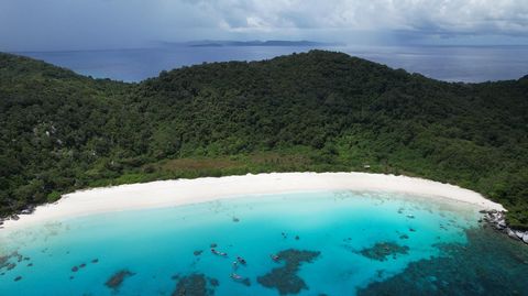 The allure of Mystery Island's four expansive private beaches—an eco-resort developer's ultimate canvas. Spanning this private haven, these massive private beaches beckon with unparalleled beauty, offering an ideal sanctuary for large scale resort de...