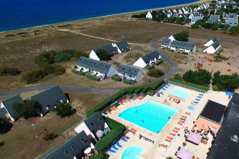 Only 100 m from the Atlantic Ocean: Holiday complex with modern, cozy terraced houses, built directly on a sand dune. Especially families with children will feel at home here, in addition to the many sports and leisure activities, there is also enter...